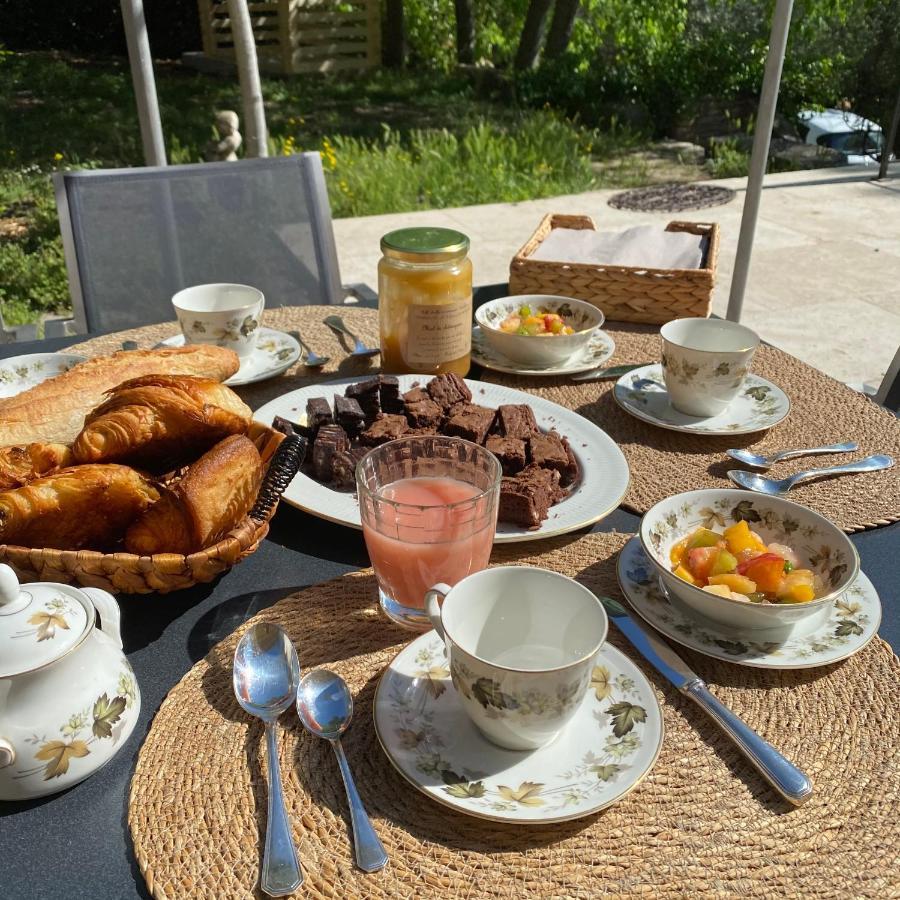 Guest House Encantada Нім Екстер'єр фото
